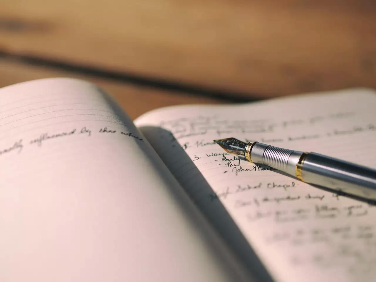 5 Biography Ideas to Help Create a Stronger First Impression featured image