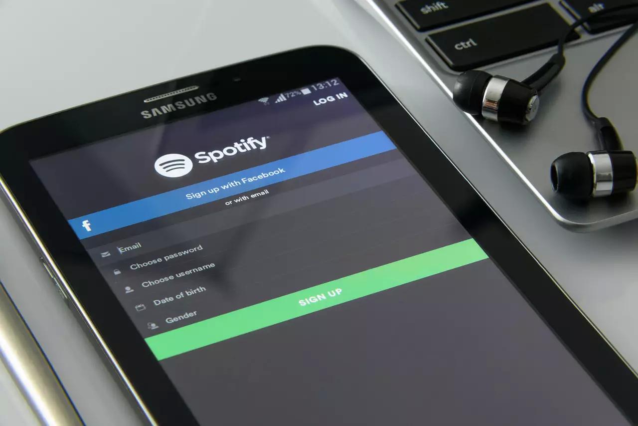Music Management Tips to Help You Become a Verified Artist on Spotify featured image