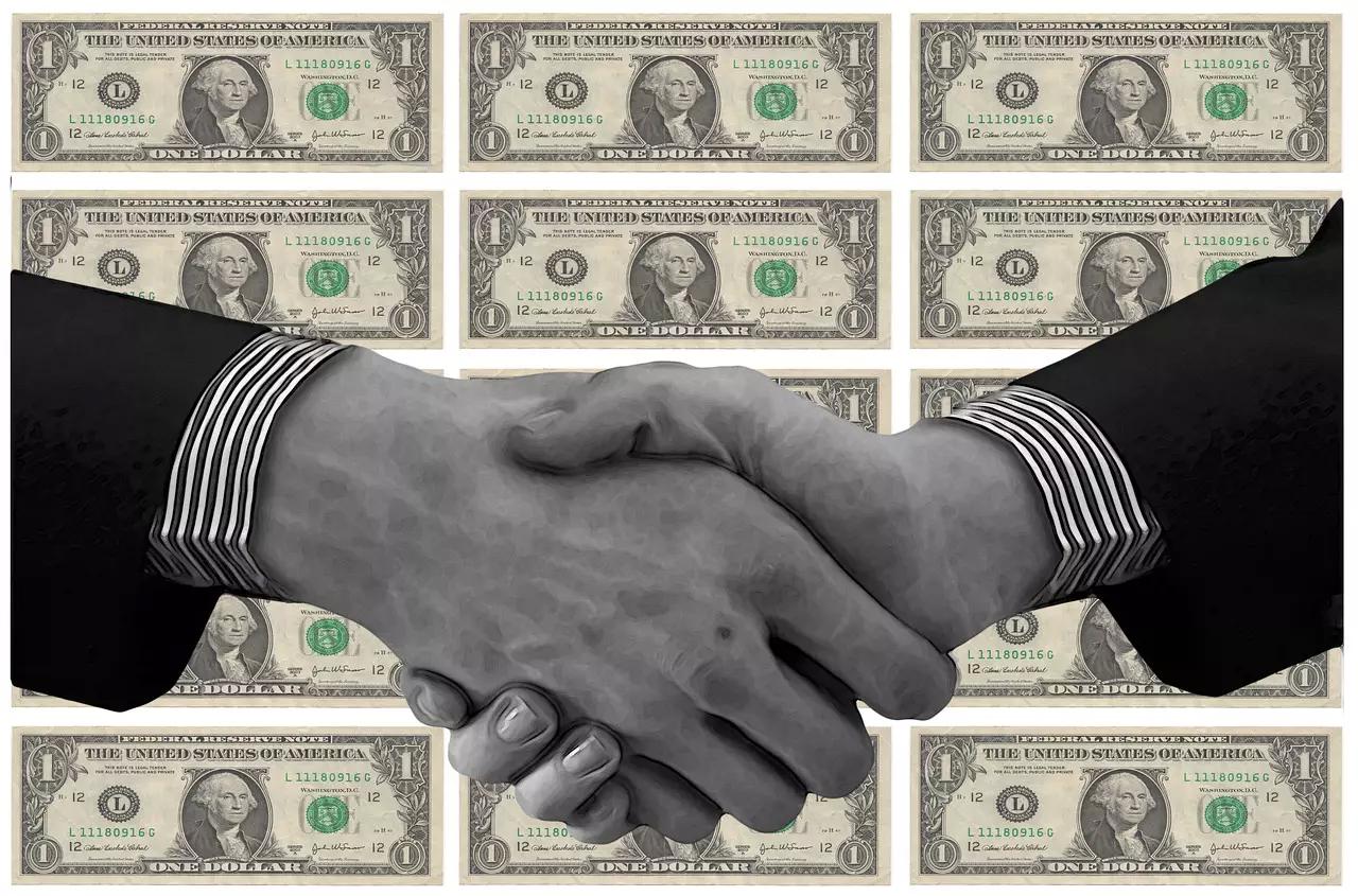 Pros and Cons of Working with a Music Manager featured image