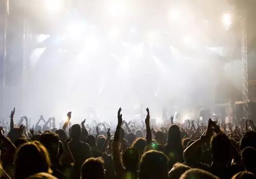 3 Steps to Use Fan Magnets to Build Your Following featured image