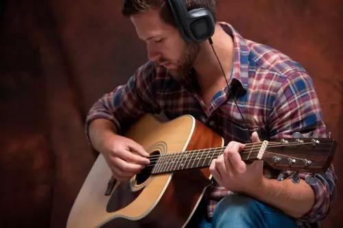5 Reasons Why Musicians Need to Build an Email List featured image