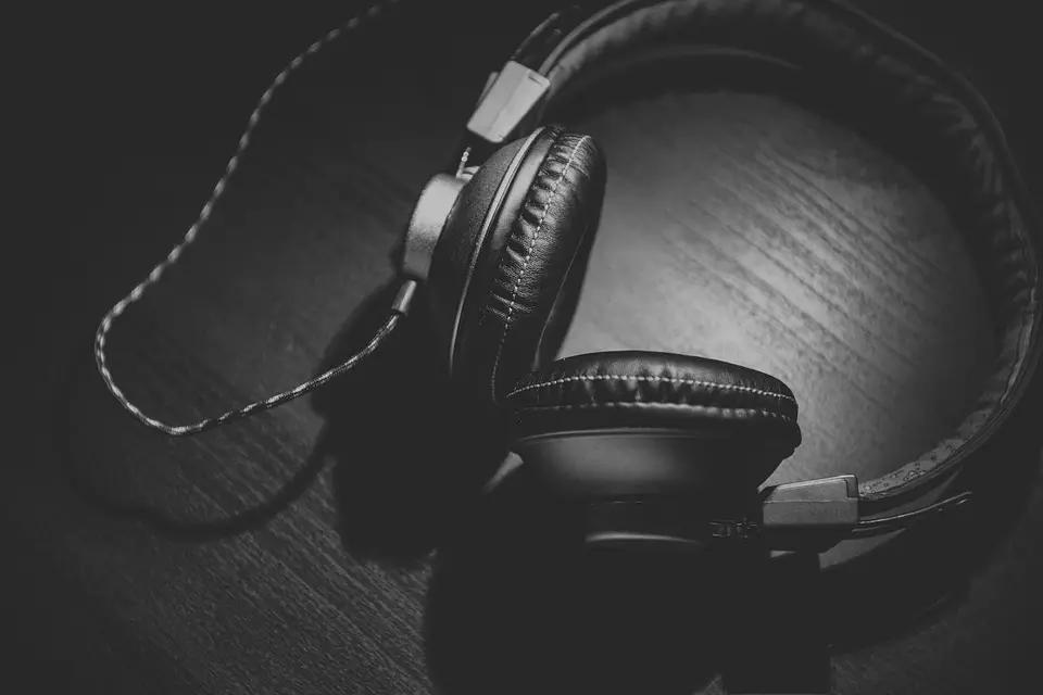 6 Examples of How Music Reviews Can Help with Music Promotion featured image
