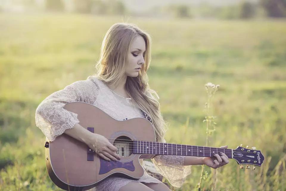 6 Expert Tips for Promoting Your Music (That Actually Work) featured image
