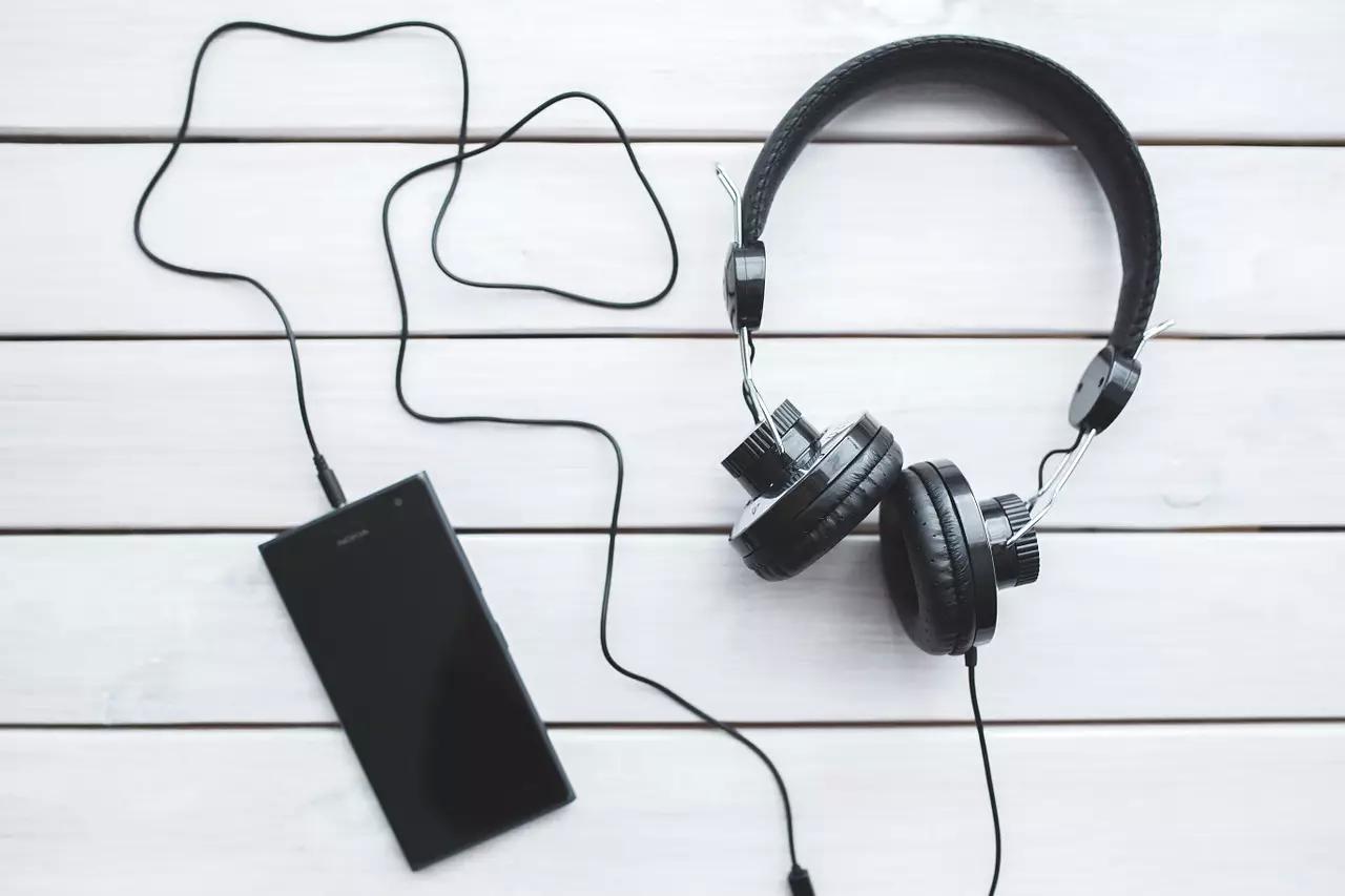 How to Promote Your Music Using Online Resources featured image
