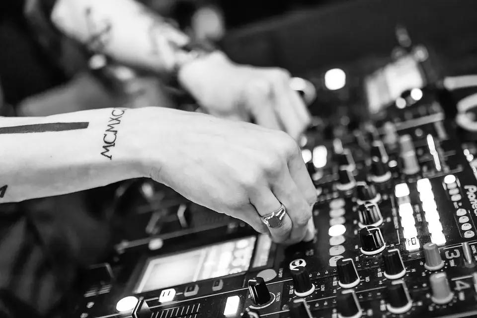 7 Steps for Starting a Music Production Company featured image