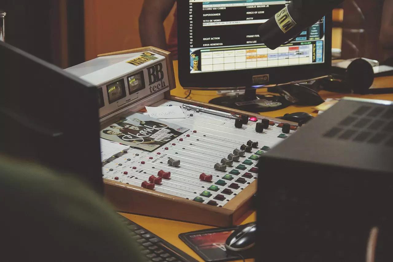 5 Best DAWs for Music Production (And How to Pick One) featured image
