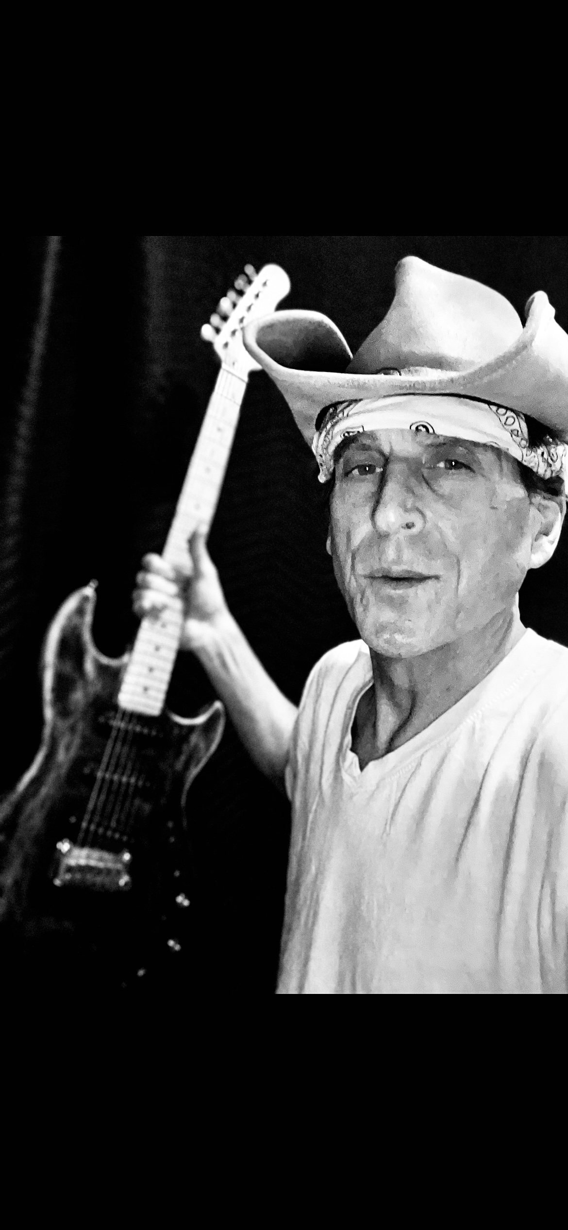 On the Crossroads of Love & Alternative – Eric Kopatz Debuts Hypnotic New Album “It’s OK to Love” featured image
