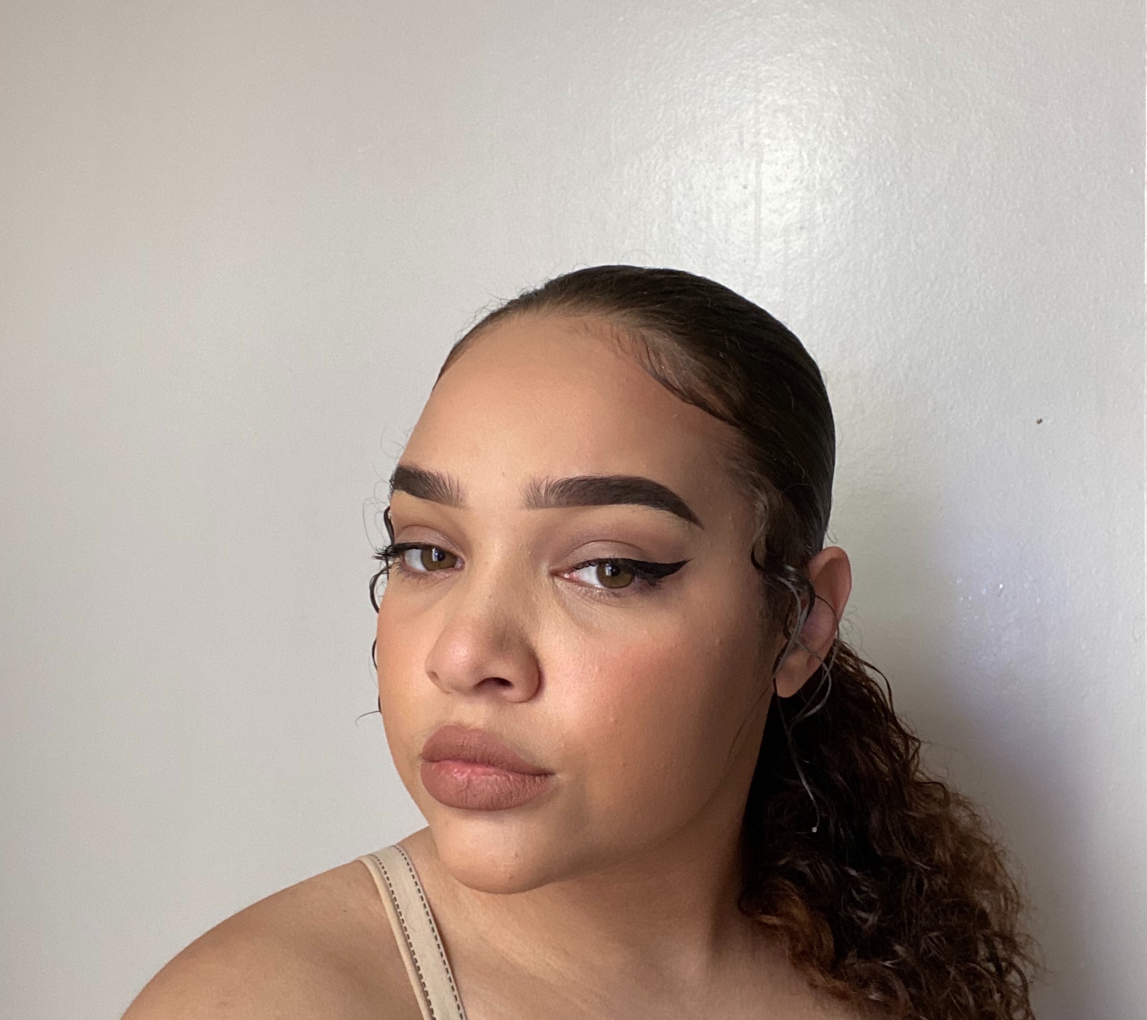 Pittsburgh-Based Singer/Songwriter Gabby Makes Waves with Her Latest Single “Trip” featured image