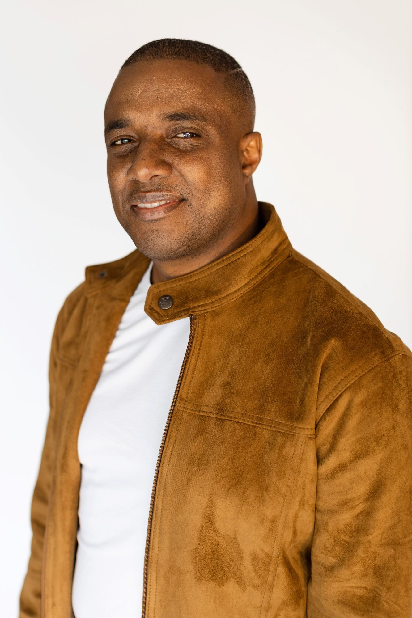 Soulful Christian And Gospel Melodies That Preach The Message of Peace: Elio Alcindor Releases A Hit New Single Premised On The Love For God. featured image